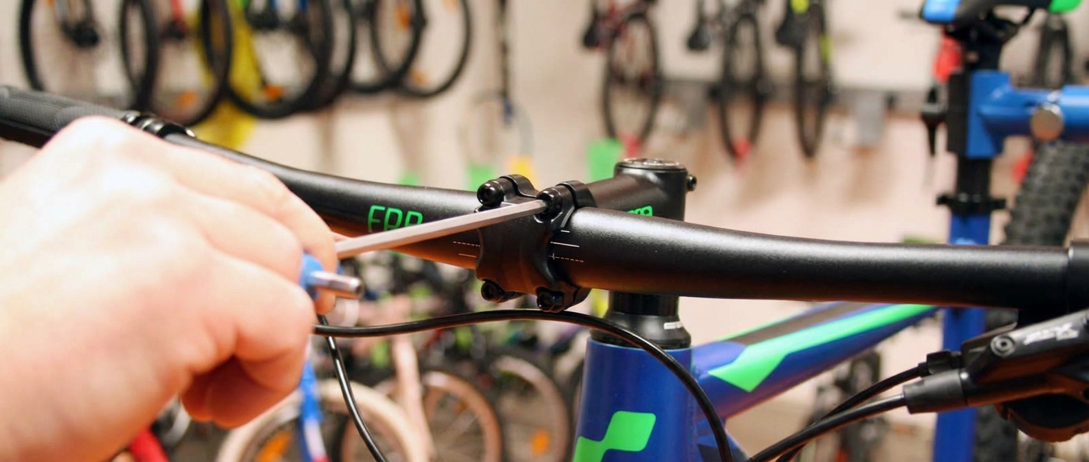 jak správně namontovat řidítka